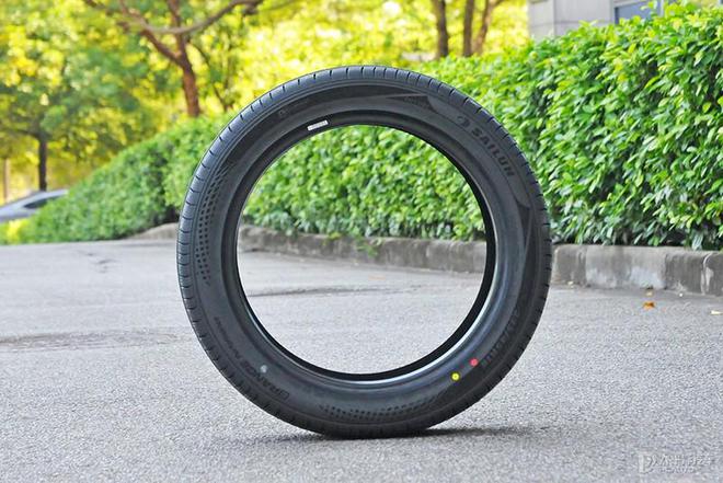 橡胶轮胎材料的耐磨与抓地性能研究