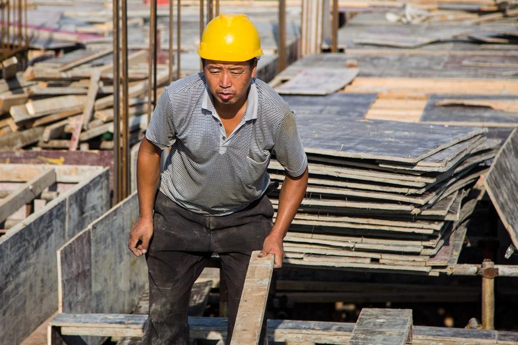 建筑塑料模板耐高温性能探究