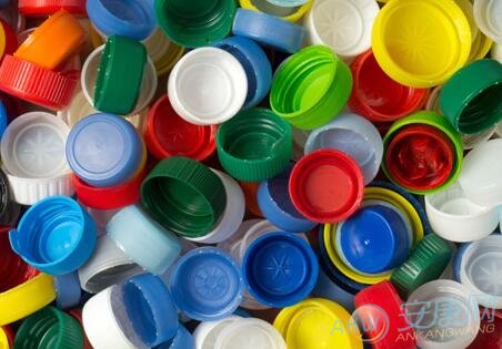 塑料制品的多样性与影响，特性、用途及挑战探究