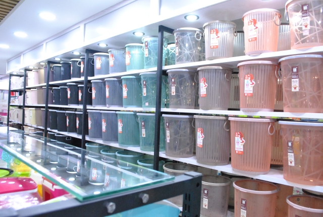 繁荣的塑料商品世界，塑料制品店概览