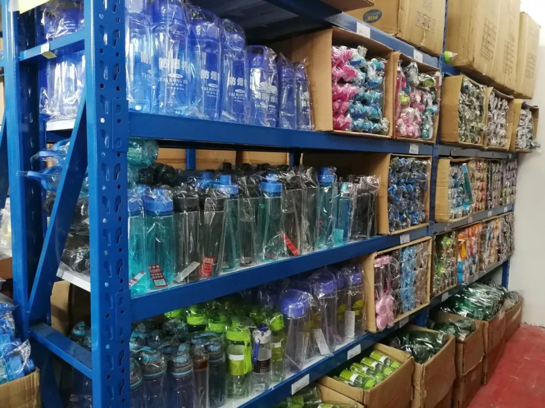 塑料制品超市，繁荣背后的环保责任与挑战