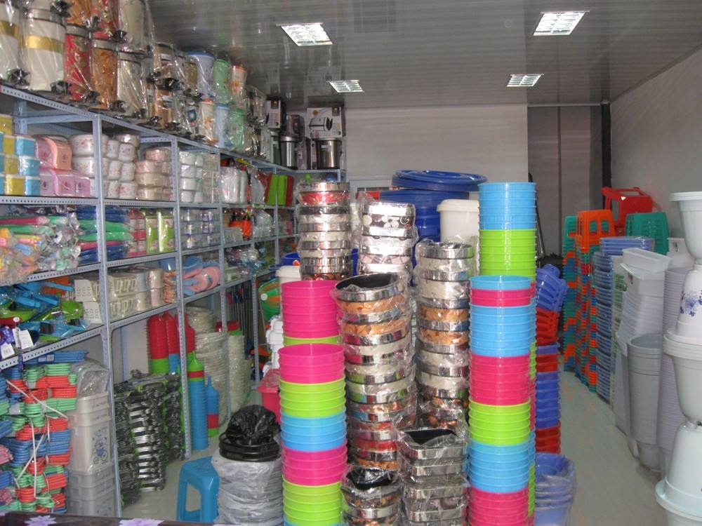 塑料制品超市，繁荣与环保责任的交织