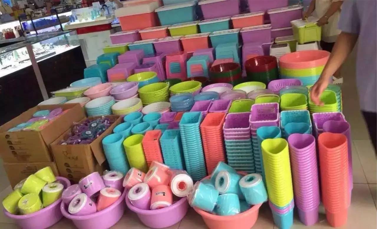 上街塑料制品，影响、挑战与解决方案