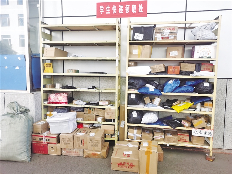 时尚与实用兼备，塑料制品酒柜的完美诠释
