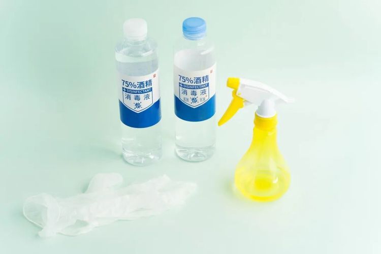 塑料制品与酒精，一种复杂而重要的关系