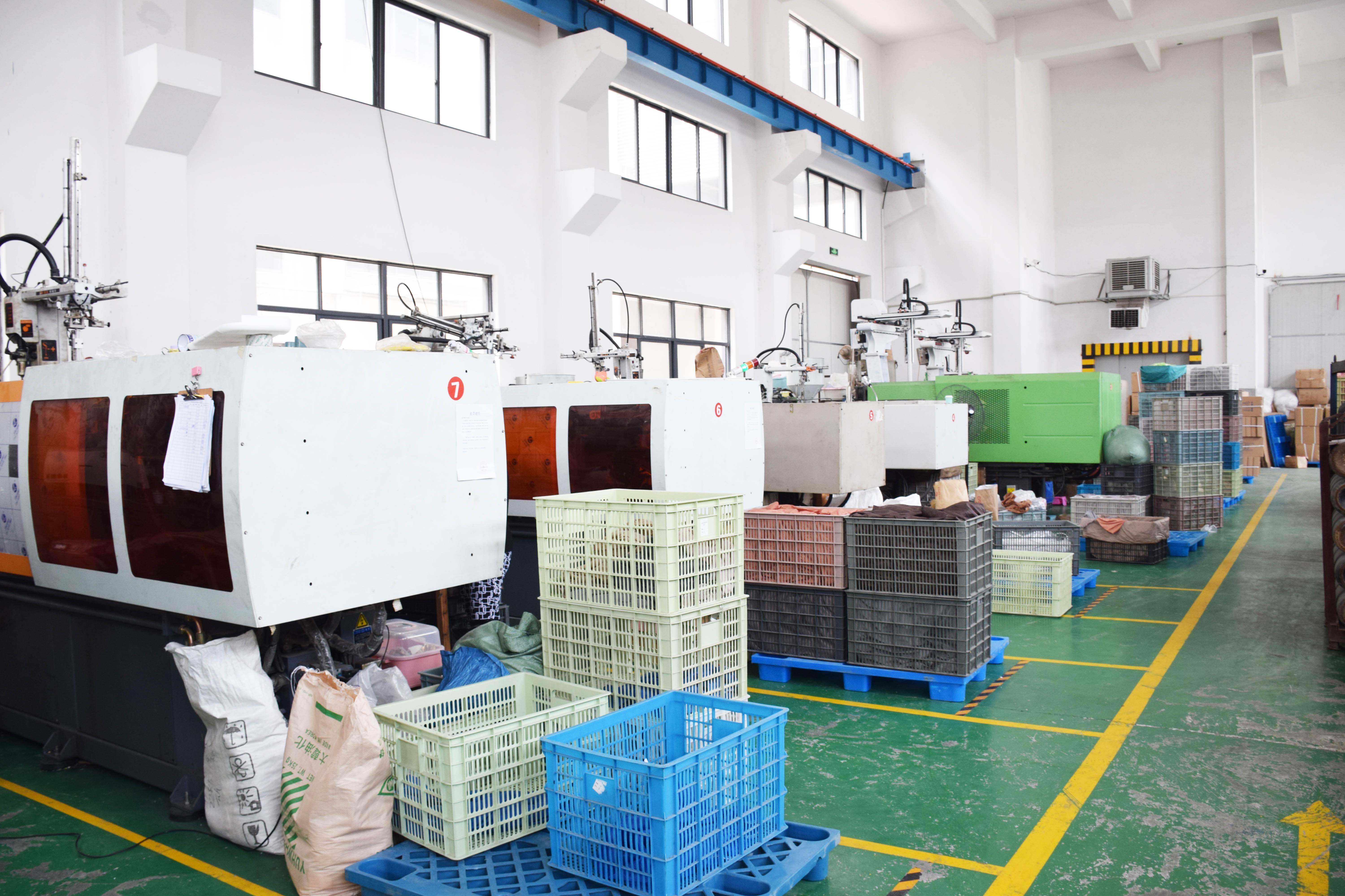 塑料制品公司面临挑战与机遇的并存状态